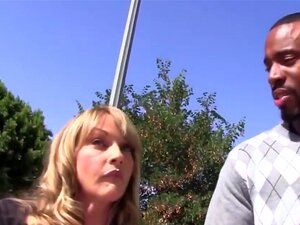 Shayla LaVeaux neemt een grote zwarte lul, Shayla LaVeaux is de top