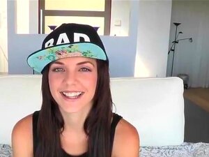 Schatje Kiera slikt de voet lange lul, Mooie schat Kiera Winters laat