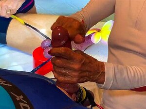 Handjob-Ausdauer während gefesselt und unter Muschi,