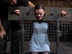 Hartes Spanking für die maskierte Babe, maskierte Schönheit mit