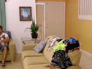 Cougar Stiefmutter testet die nächste Generation!