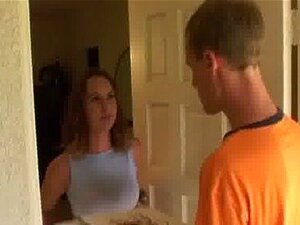 Erlebe die ganze Leidenschaft in dieser verführerischen Szene.