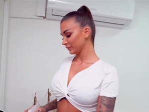 BANGBROS - Latin Haushälterin Susy Gala hat die schönsten großen