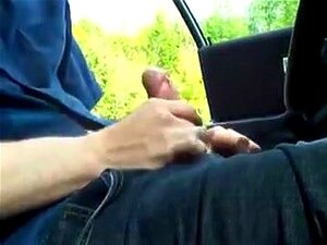 Pausenstopp Wichsen im Auto, ich entschied mich für einen kleinen