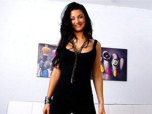 Makelloser Arsch fürs Casting!, Susy Gala ist sexy und frisch auf der