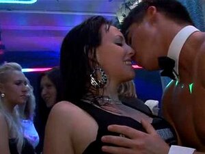 Gruppensex wilde Schlampe im Nachtclub