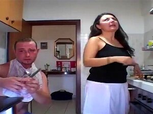 Scopata in cucina, si scopa più di prima