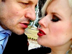 Die britische Schlampe Syren Sexton wird innen und außen gefickt