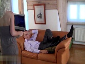 College-Süße überrascht mit einem Cumshot