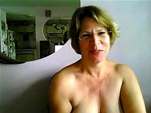 Erstes Mal reife Titten und Arsch vor der Webcam. Riesige blasse