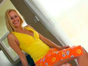 Blonde MILF Payton Leigh hat einen warmen Mund für Schwanz