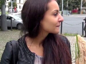 Eurogirlnextdoor zeigt ihre Titten für Geld