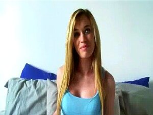 Allein mit einem sexy, echten Mädchen masturbiert die Liebe, Video 09