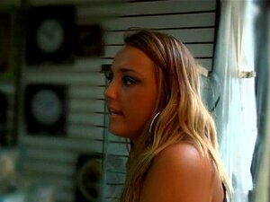 Heiße Tussi stöhnt vor Orgasmen. Heiße Tussi stöhnt, als sie einen