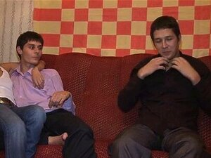 Wanton kaum legale Tatiana streichelt sich selbst