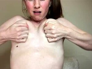 Schau dir Bunnie's große Titten an, wie sie Milch für ein