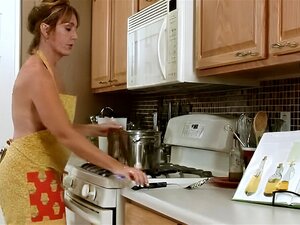 Schau zu, wie diese ungezogene Hausfrau ihre unstillbaren Bedürfnisse