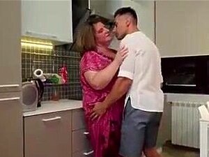 Echte pralle Oma immer noch in ihrem +60-Sex gefickt