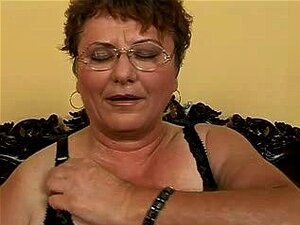 Haarige fette Oma fickt