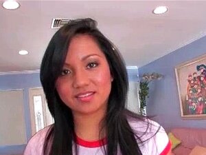 Lana Violet ist 18 Jahre alt und bereit