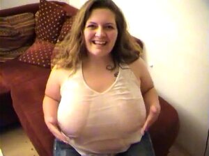 Pissen und Cumshot auf die mollige Freundin