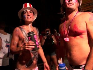 nackt in den straßen von key west florida für das jährliche fantasy