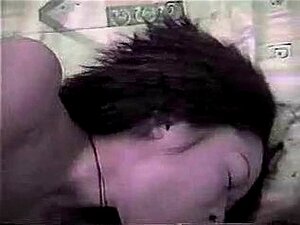 Behaarte Amateur-Chinesin fickt und spielt