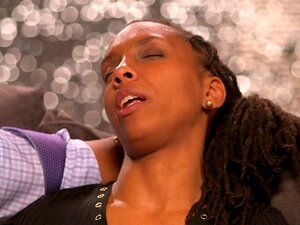 Schwarzes Paar sucht nach einer Braut für ihren ersten Dreier.