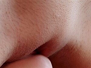 Verführerische Babes in edler Unterwäsche genießen heiße lesbische