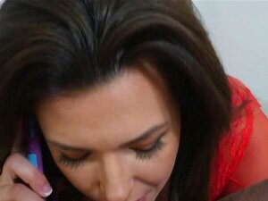 Rotes klares Kleid lässt diese geile Milf wie nie ficken. Perverse