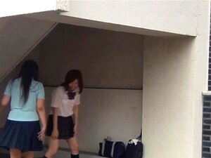 PISS JAPAN TV - Asiaten lassen Pisspfützen für Voyeur liegen.