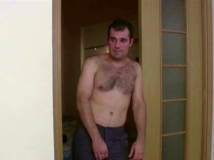 Stiefvater erwischt, wie die Stieftochter Denise masturbiert