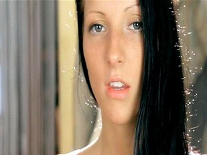 Doživite nezaboravnu erotsku masažu s prekrasnom 18-godišnjakinjom