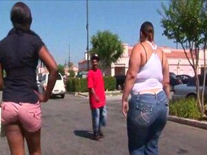 Victoria, a atrevida, domina o local de trabalho com suas curvas