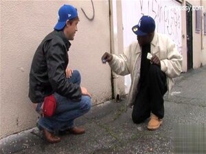 18-vuotias kotirouva kasvoille