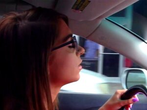 ExxxtraSmall - Klein gebouwde babe neukt de parkeerwachter, Joseline