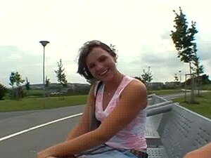 Heiße und wilde öffentliche orale Freude