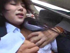 Mädchen wird in einem überfüllten Zug gangbangt, Teil 1