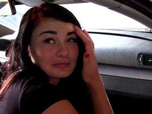 Сисата слаткица јебана на хауби.