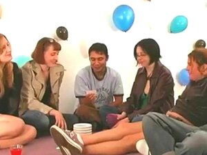 Mädchen haben Spaß beim Sexspiel. Mädchen haben Spaß im Sexspiel