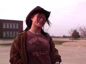 ranchägare cowgirl naken runt iowa-farmen