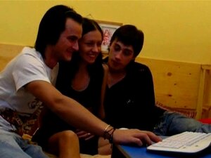 Курва свршава током грубог секса