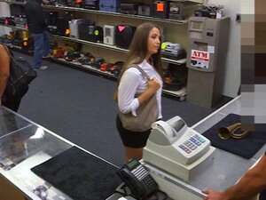 Frau mit großem Arsch fingert und wird hart vom Bauernkerl gefickt