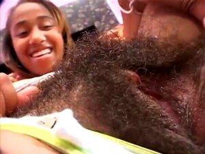 FRISCHE EBONY WIRD AUF DER COUCH ZERSCHMETTERT