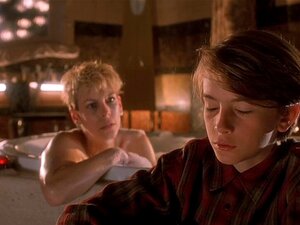 Jamie Lee Curtis nackt - Mothers Boys - 1994. Jamie Lee Curtis im Clip