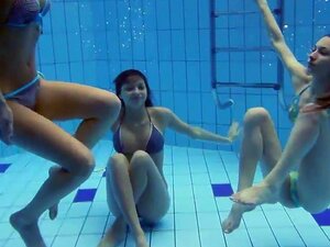 UnderwaterShow Video: 3 Mädchen im Pool,