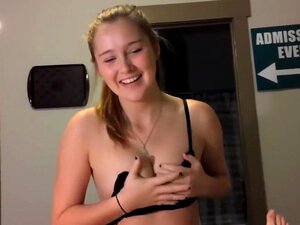 Blondine Gets Sperma In Haar Mond,