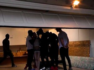 Cuckold bende geneukt