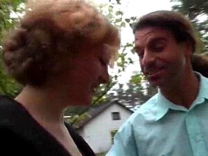 MILF fickt auf der Straße