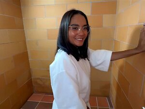 Leckerer hausgemachter Sex im Badezimmer mit meinem Freund nachdem wir